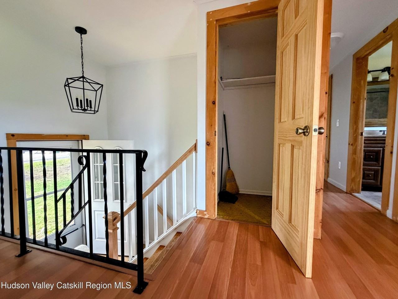 1015 Lake View Rd - Photo 5 of 25