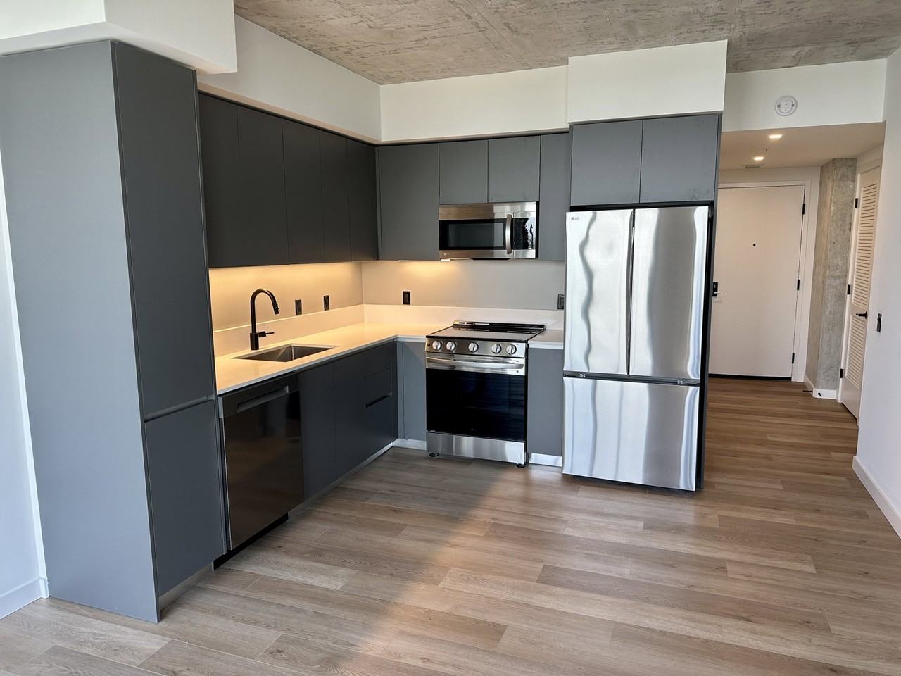 307 Sw 5th St #1204 - Photo 2 of 8