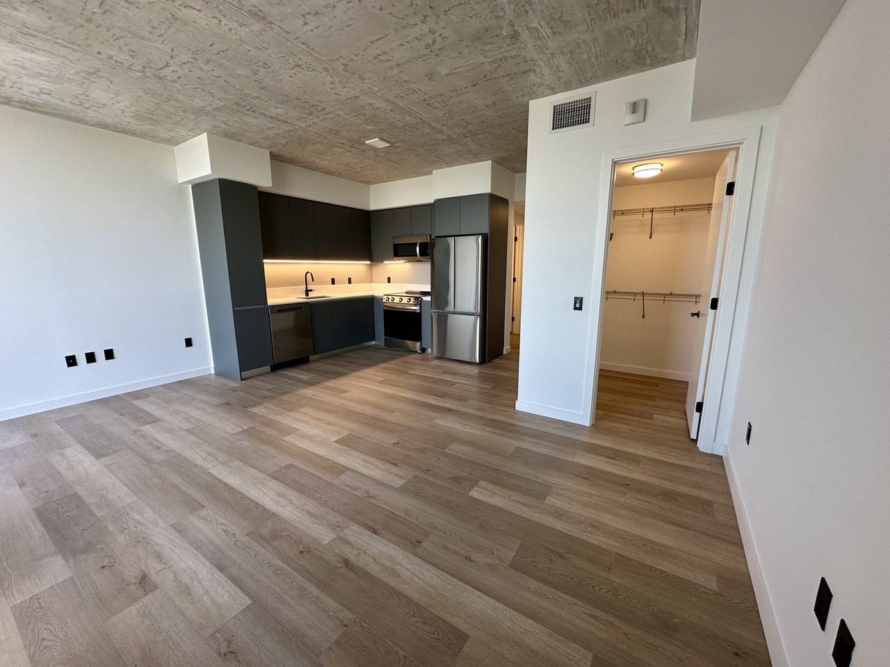 307 Sw 5th St #1204 - Photo 5 of 8