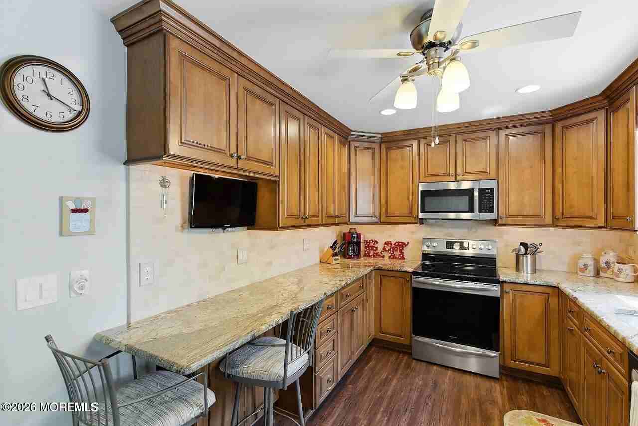 1163 Manor Dr - Photo 6 of 14