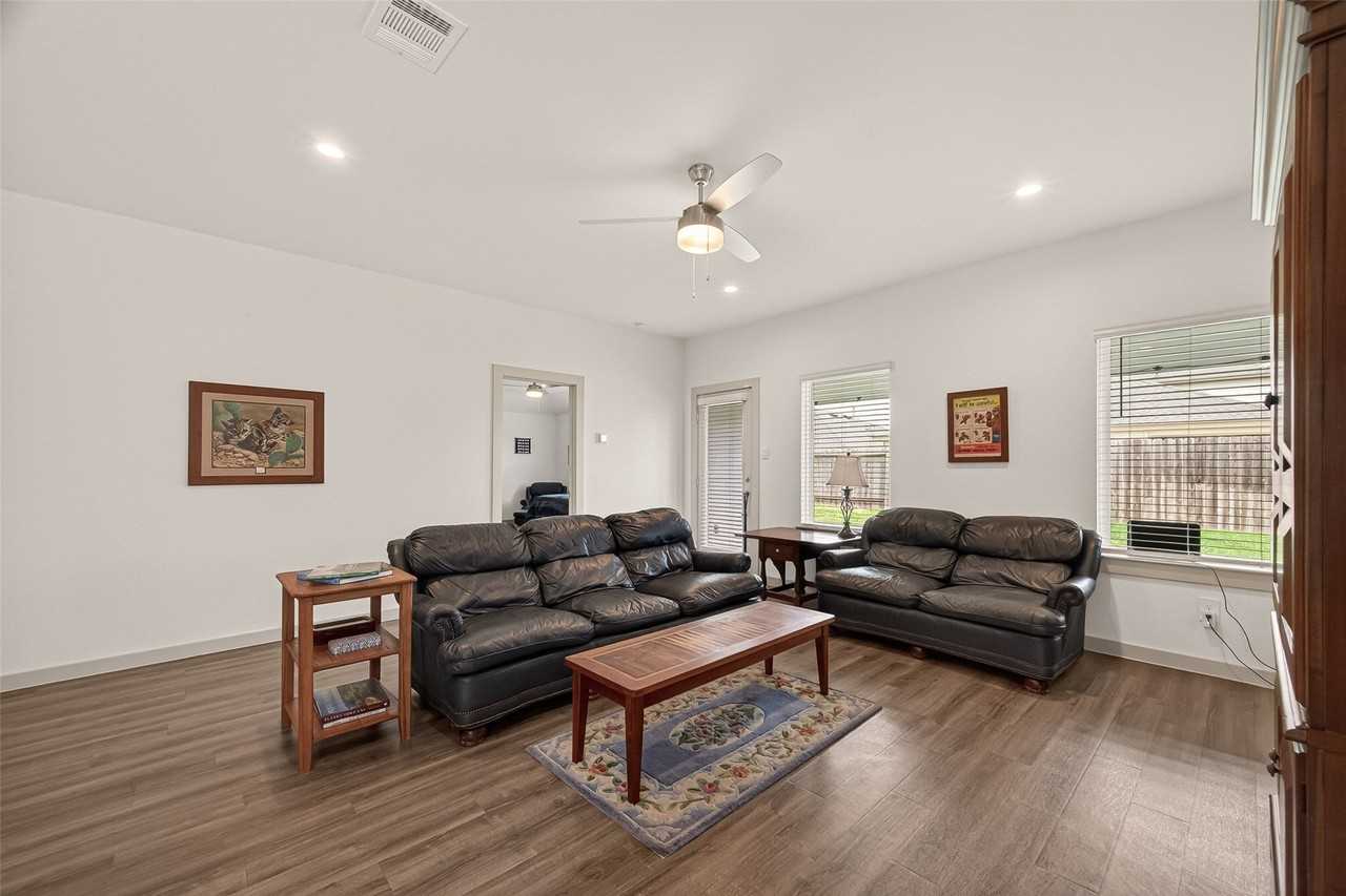 1119 Kinder Sky Ln - Photo 5 of 34