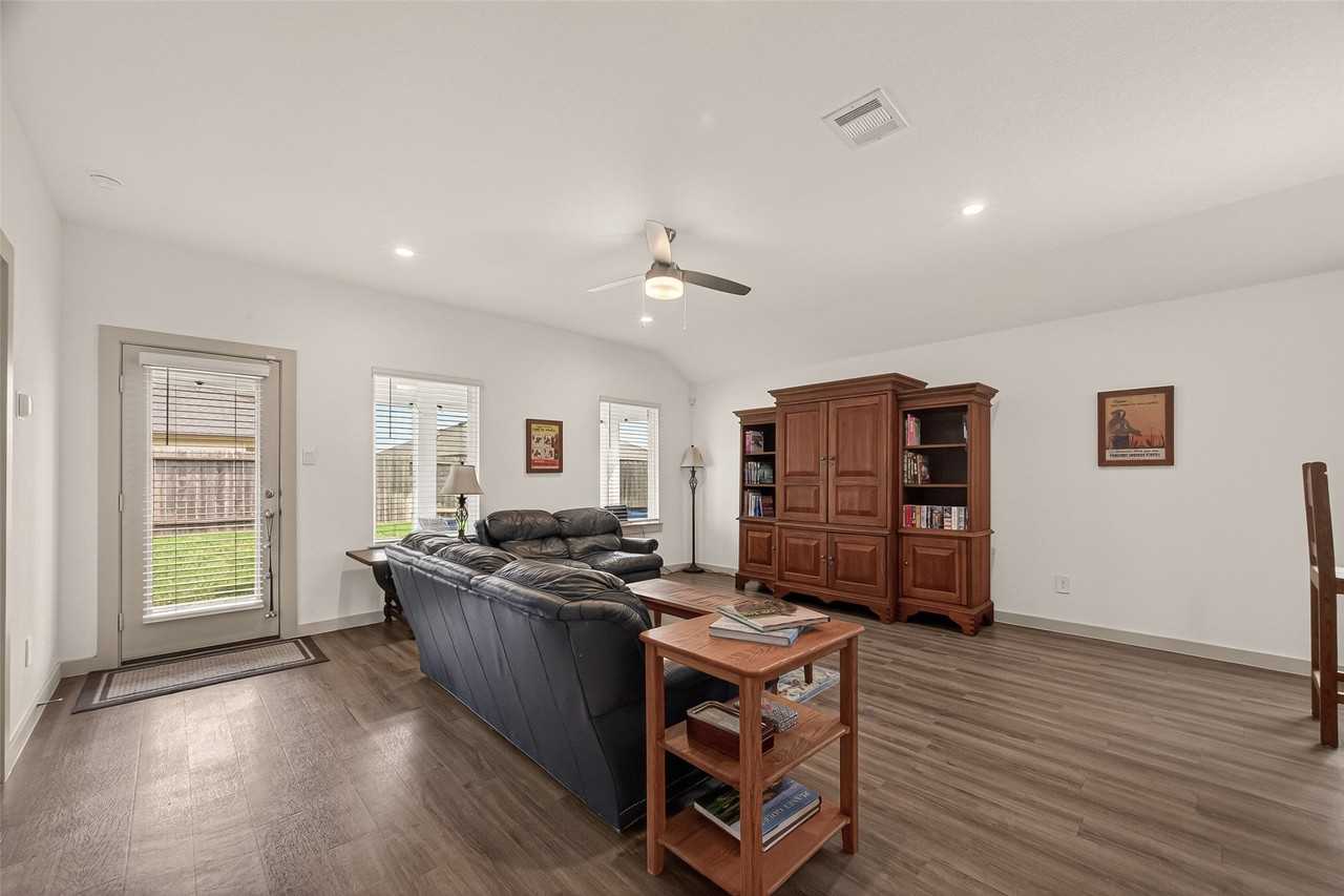 1119 Kinder Sky Ln - Photo 6 of 34