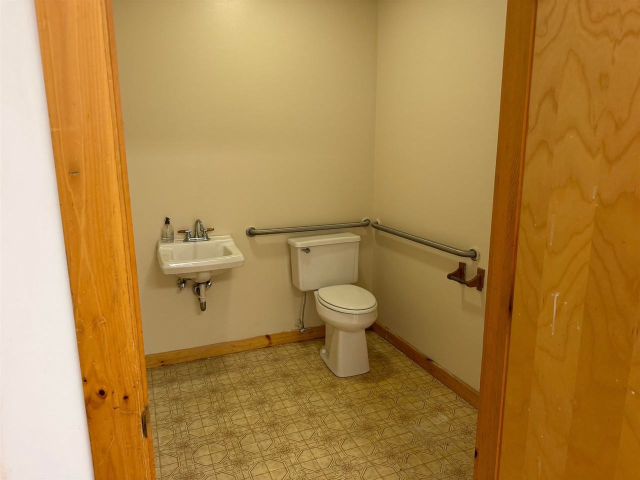 30 Mountain View Plz - Photo 3 of 5