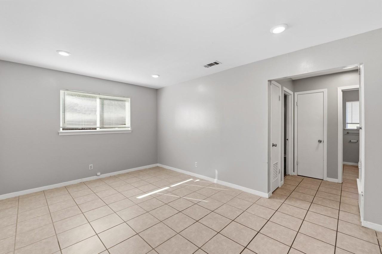 2201 Lanier Dr - Photo 5 of 25