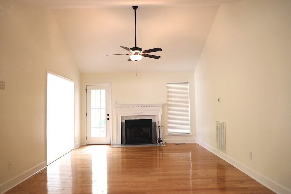 1406 Clairmonte Cir - Photo 3 of 14