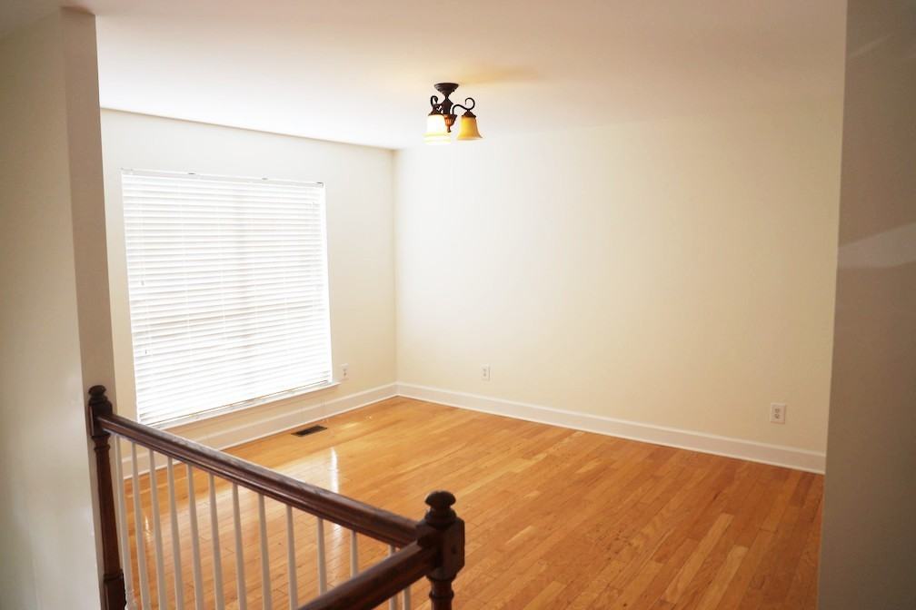 1406 Clairmonte Cir - Photo 4 of 14