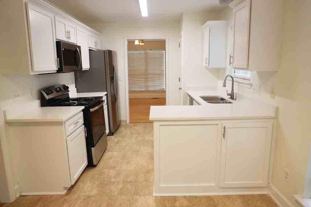 1406 Clairmonte Cir - Photo 5 of 14