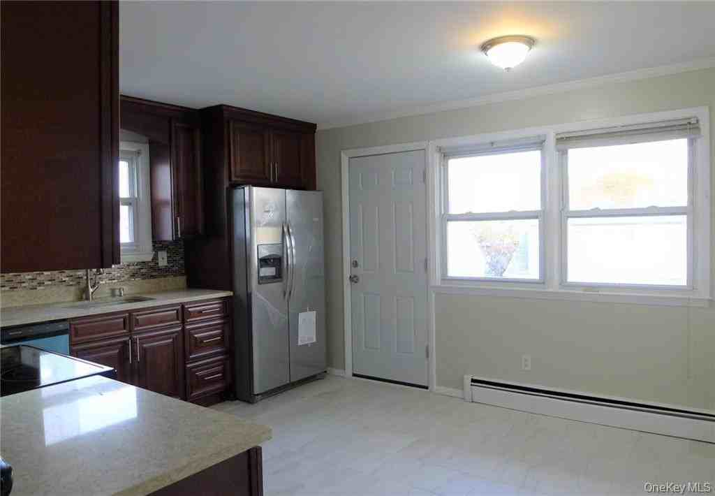 156 Truman Ave - Photo 5 of 17