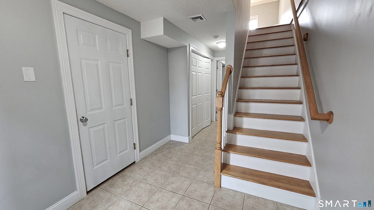 1158 Hartford Tpke - Photo 4 of 20