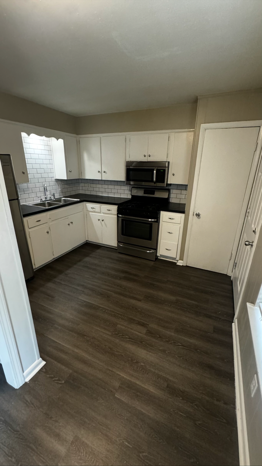 2 Bed/1.5 Bath at 2201 Scott St, Little Rock - Photo 3 of 25