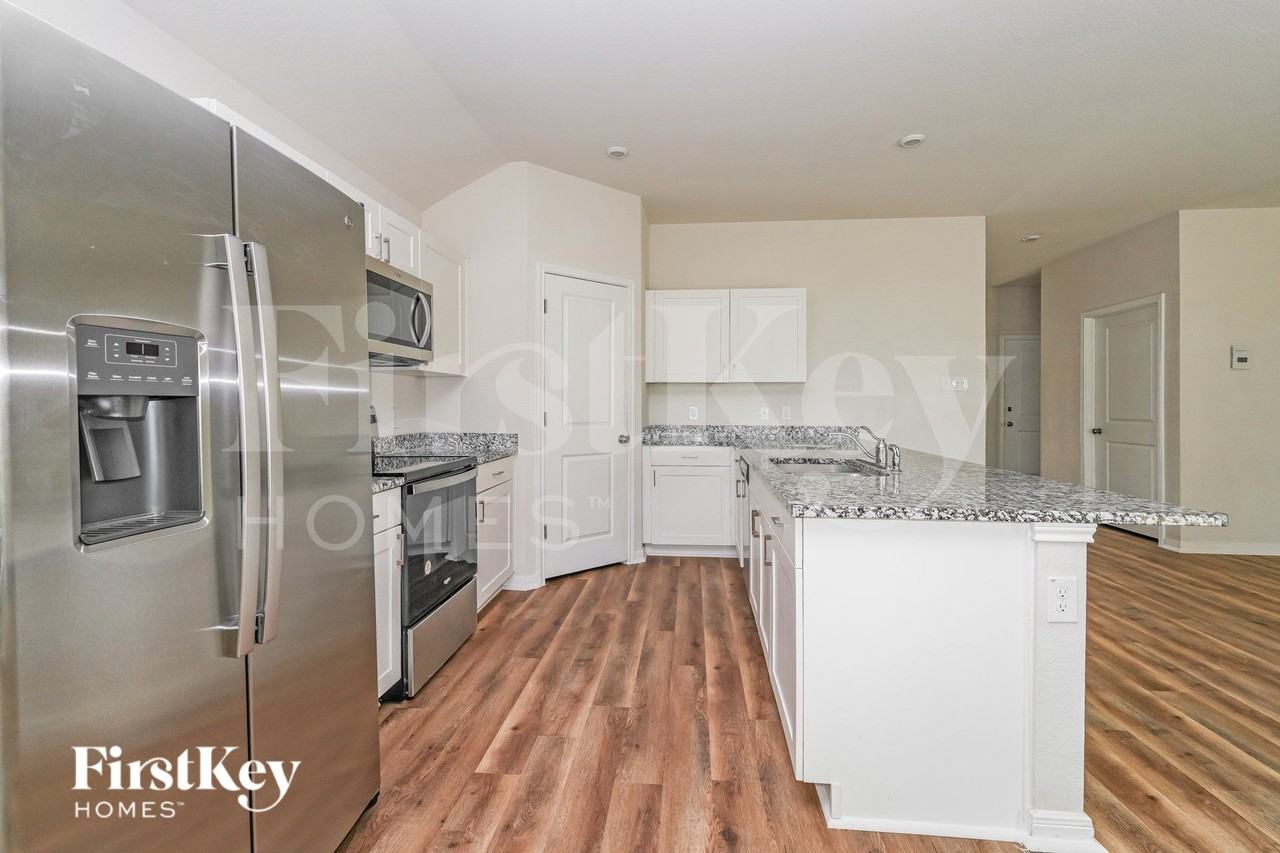 17644 Cedar Crest Dr - Photo 6 of 20