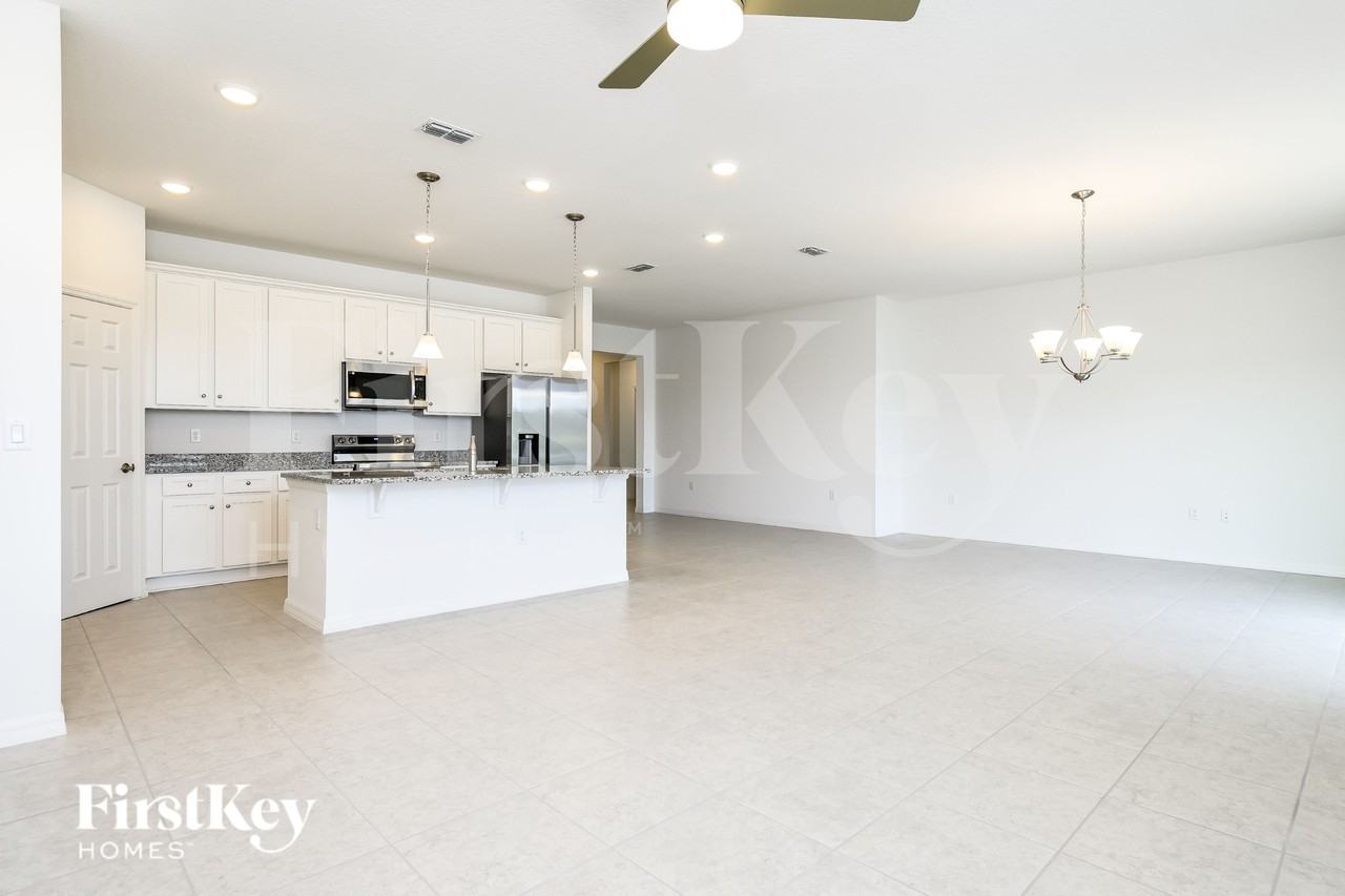 1622 Isleta Loop - Photo 3 of 17
