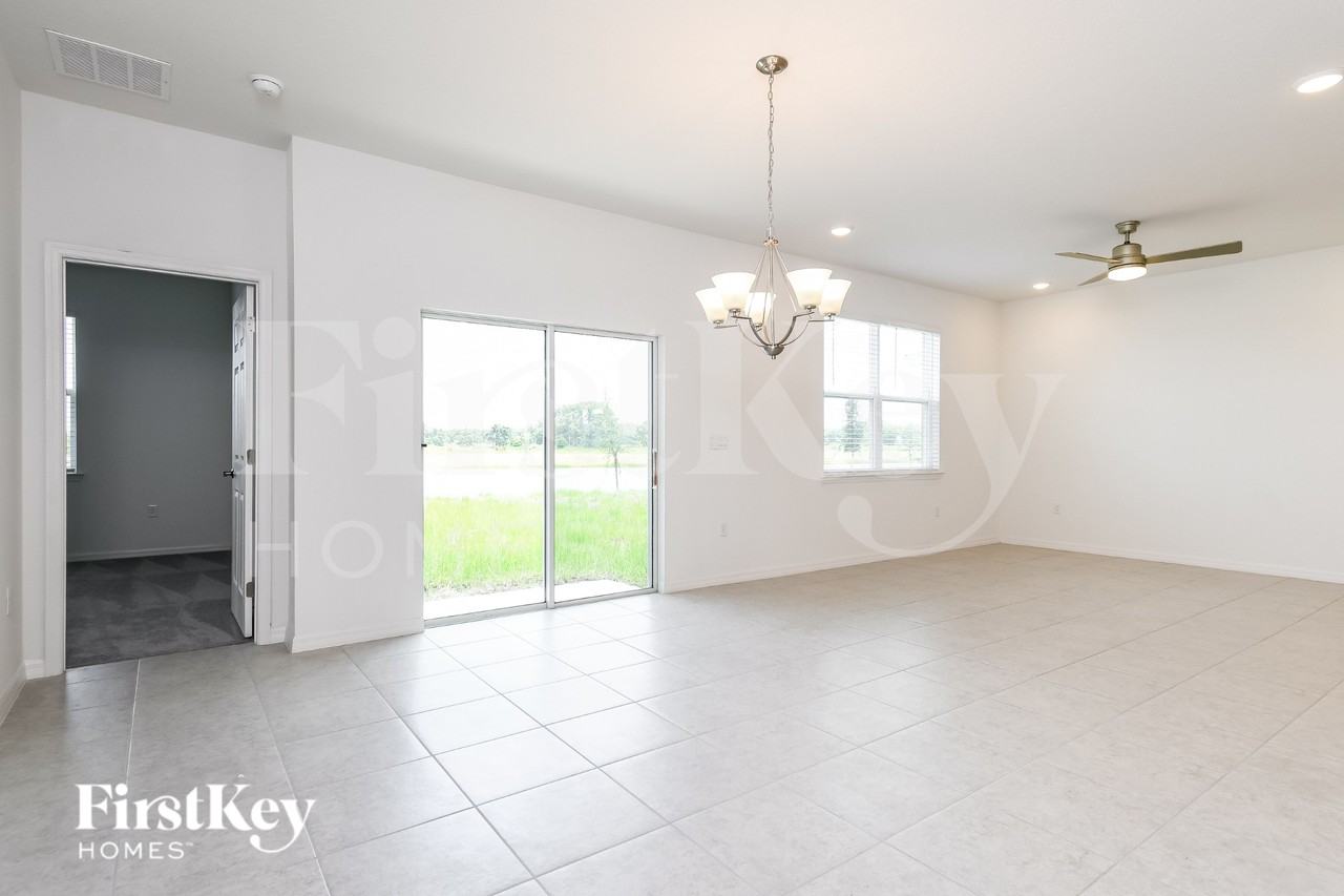 1622 Isleta Loop - Photo 5 of 17