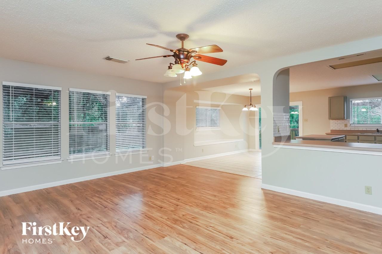 15975 Tampke Pl - Photo 4 of 16
