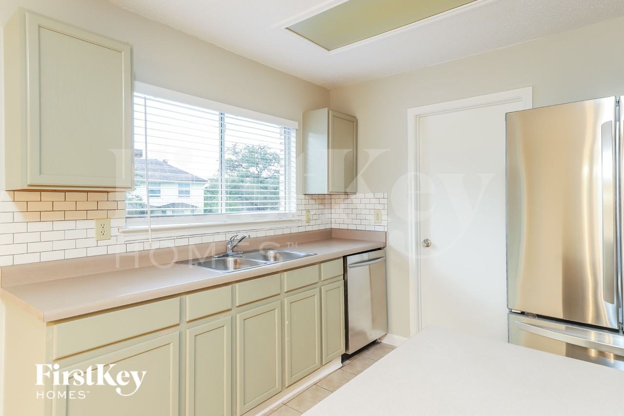 15975 Tampke Pl - Photo 6 of 16