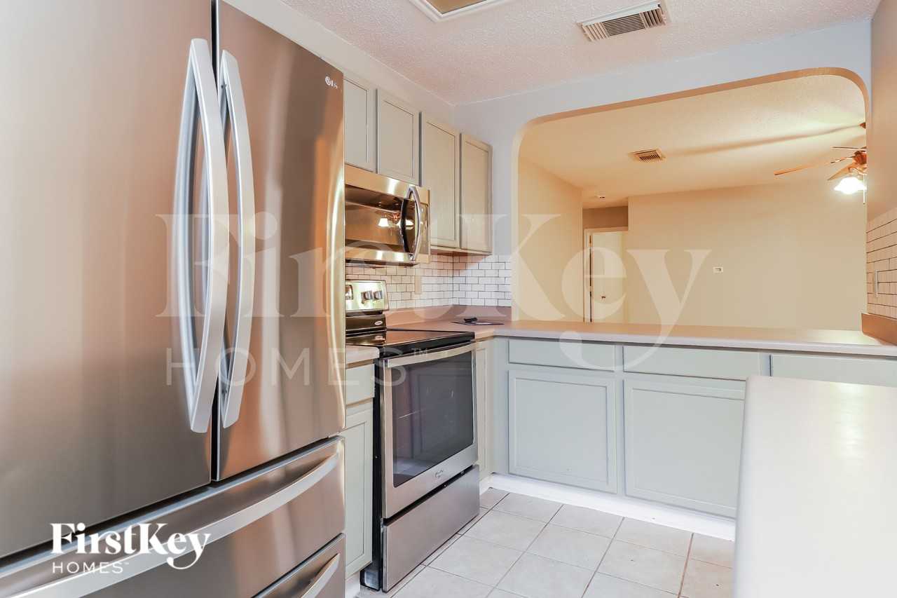 15975 Tampke Pl - Photo 7 of 16