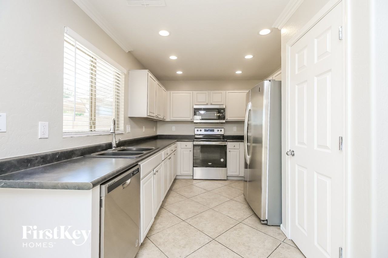 2477 W Wrangler Way - Photo 4 of 15