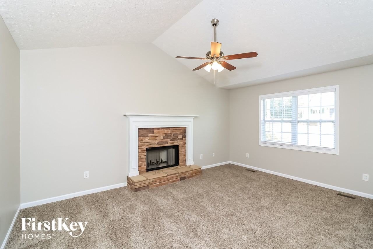 16 Pleasant Dr - Photo 4 of 15