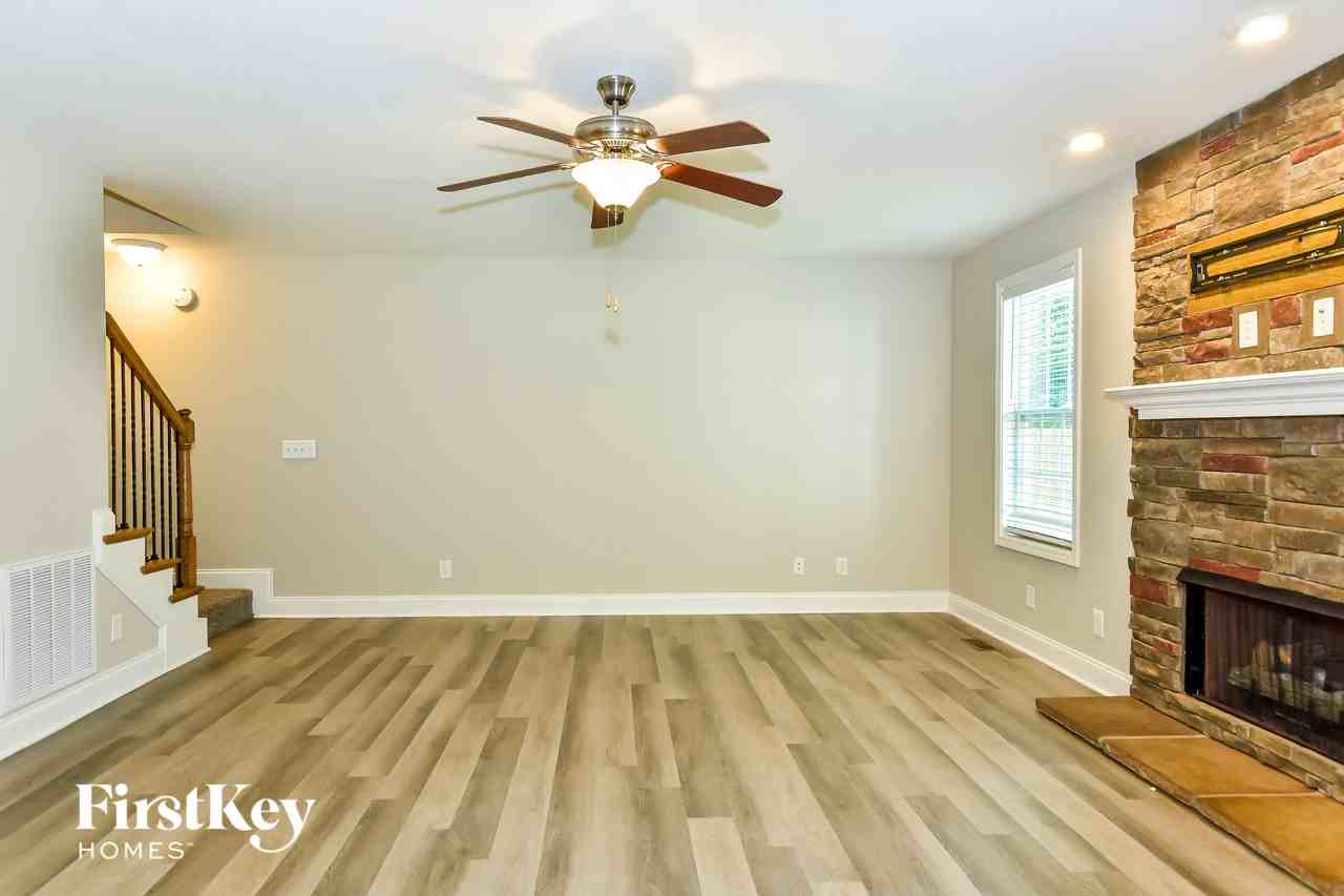 416 Leslie Wood Dr - Photo 3 of 15