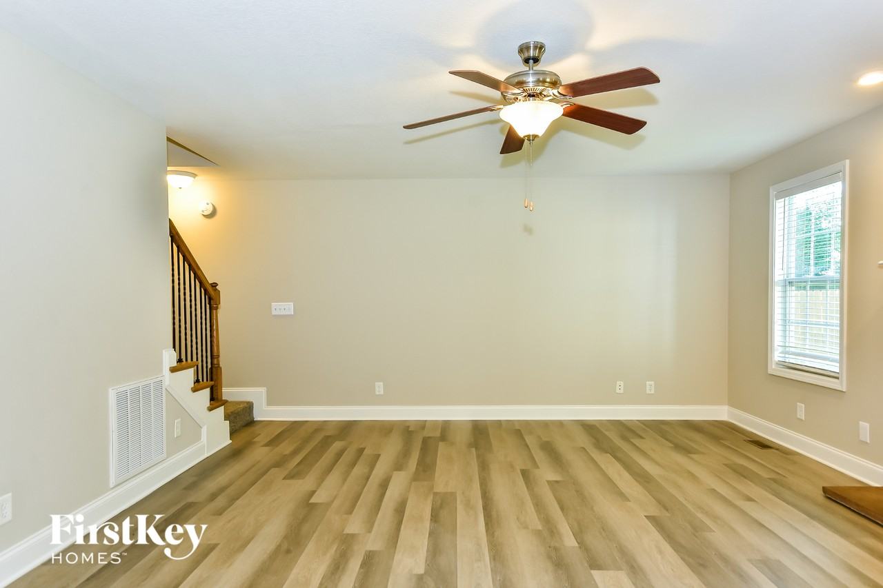 416 Leslie Wood Dr - Photo 4 of 15