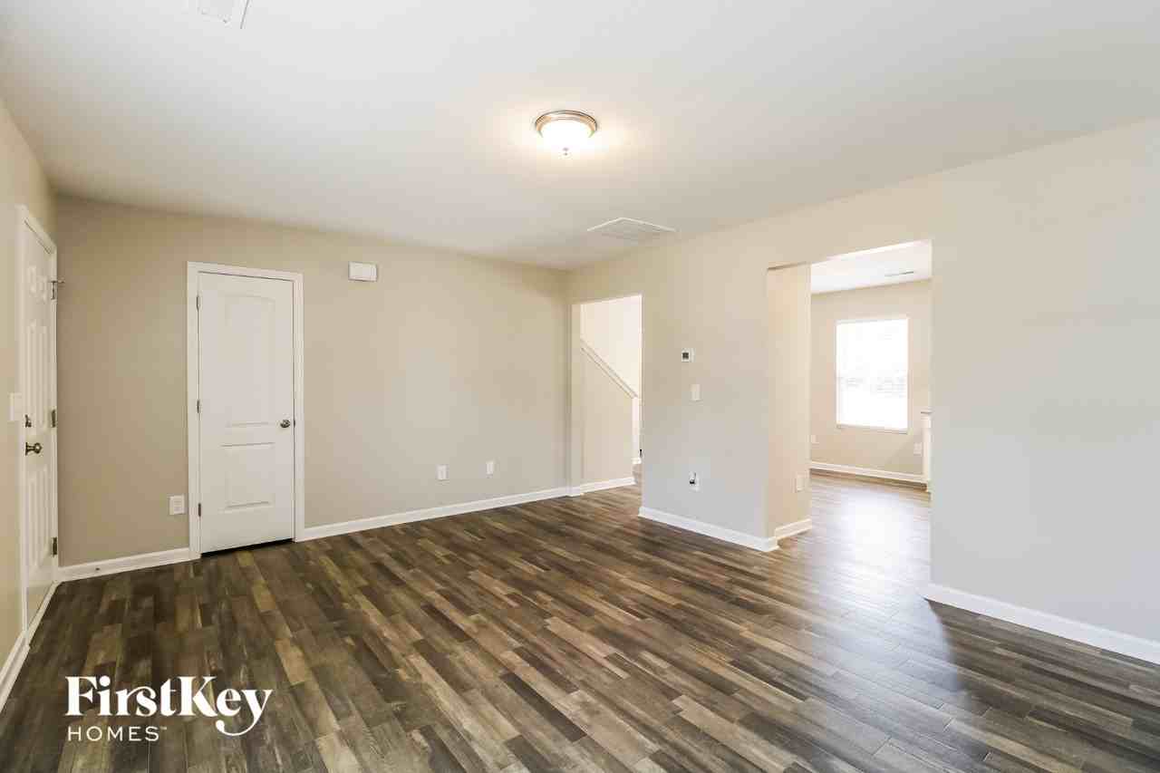 206 Glenoaks Dr - Photo 2 of 12