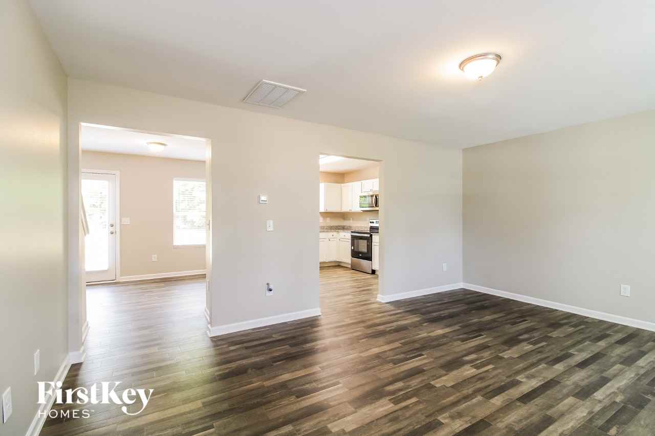 206 Glenoaks Dr - Photo 3 of 12