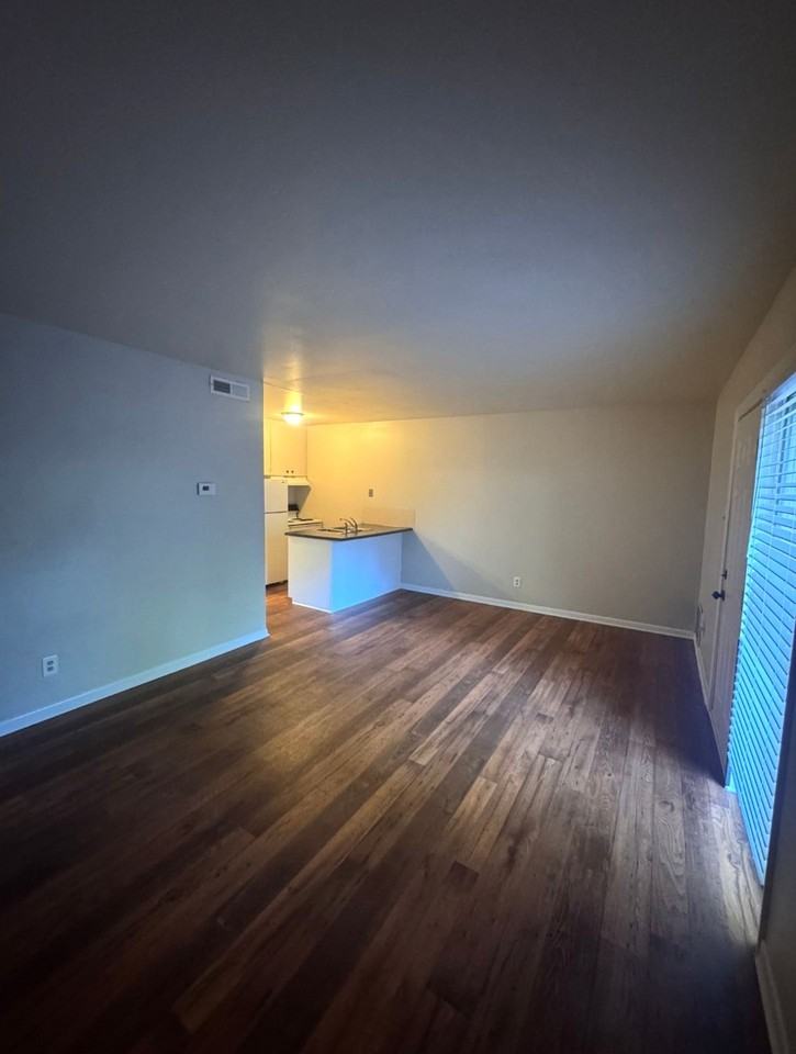 Lanai Apartments LLC - Photo 5 of 13