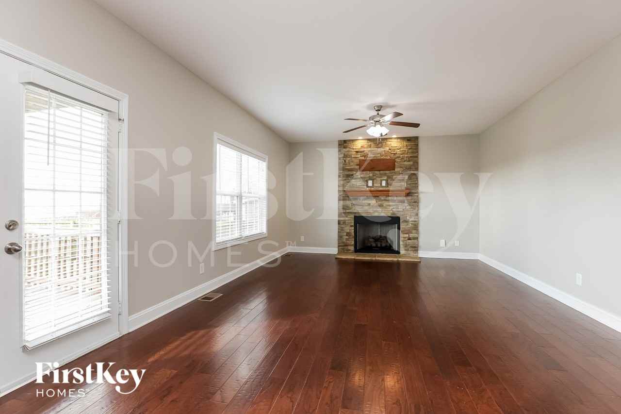 2392 Andersonville Dr - Photo 3 of 15
