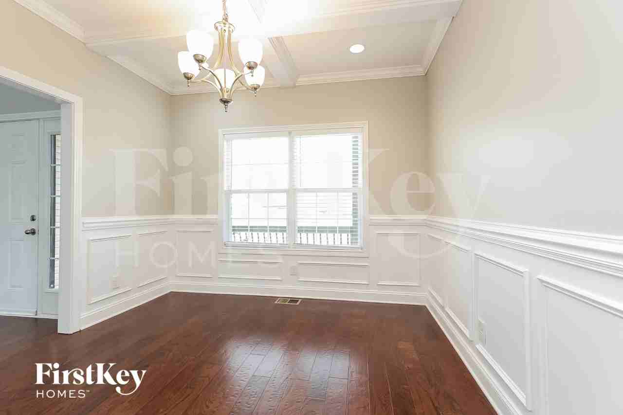 2392 Andersonville Dr - Photo 4 of 15