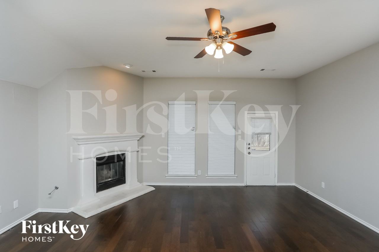 3260 Serpis - Photo 2 of 15
