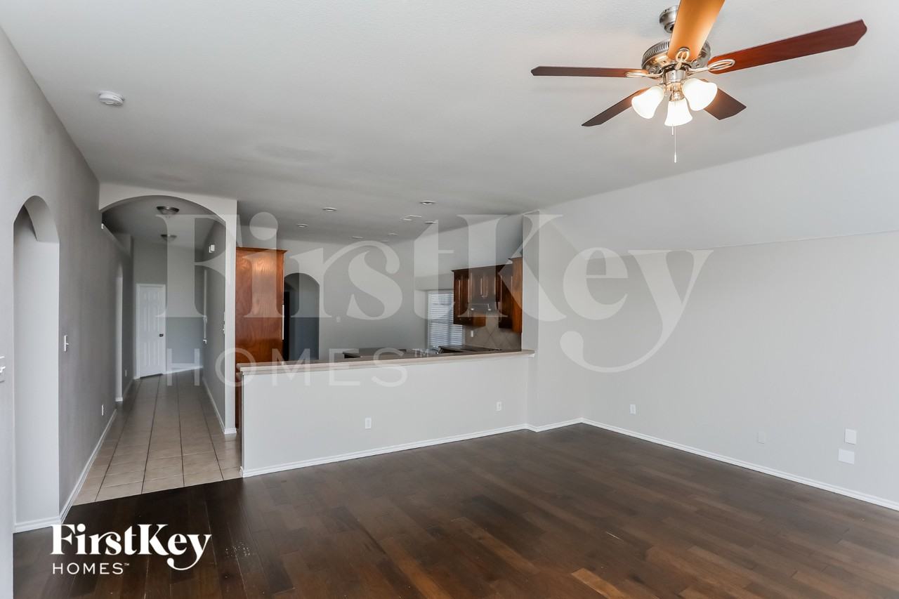 3260 Serpis - Photo 3 of 15