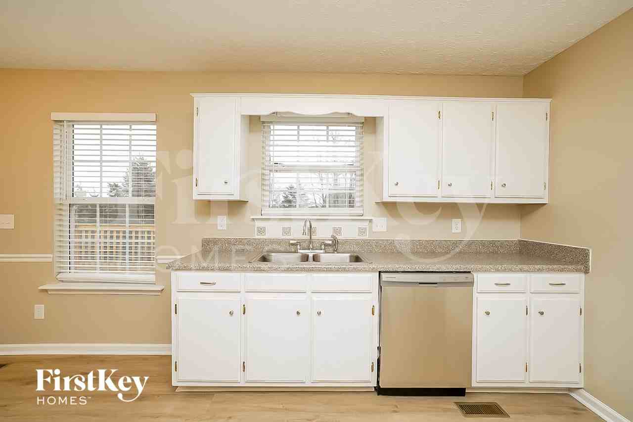 1415 Tuffnell Dr - Photo 4 of 15