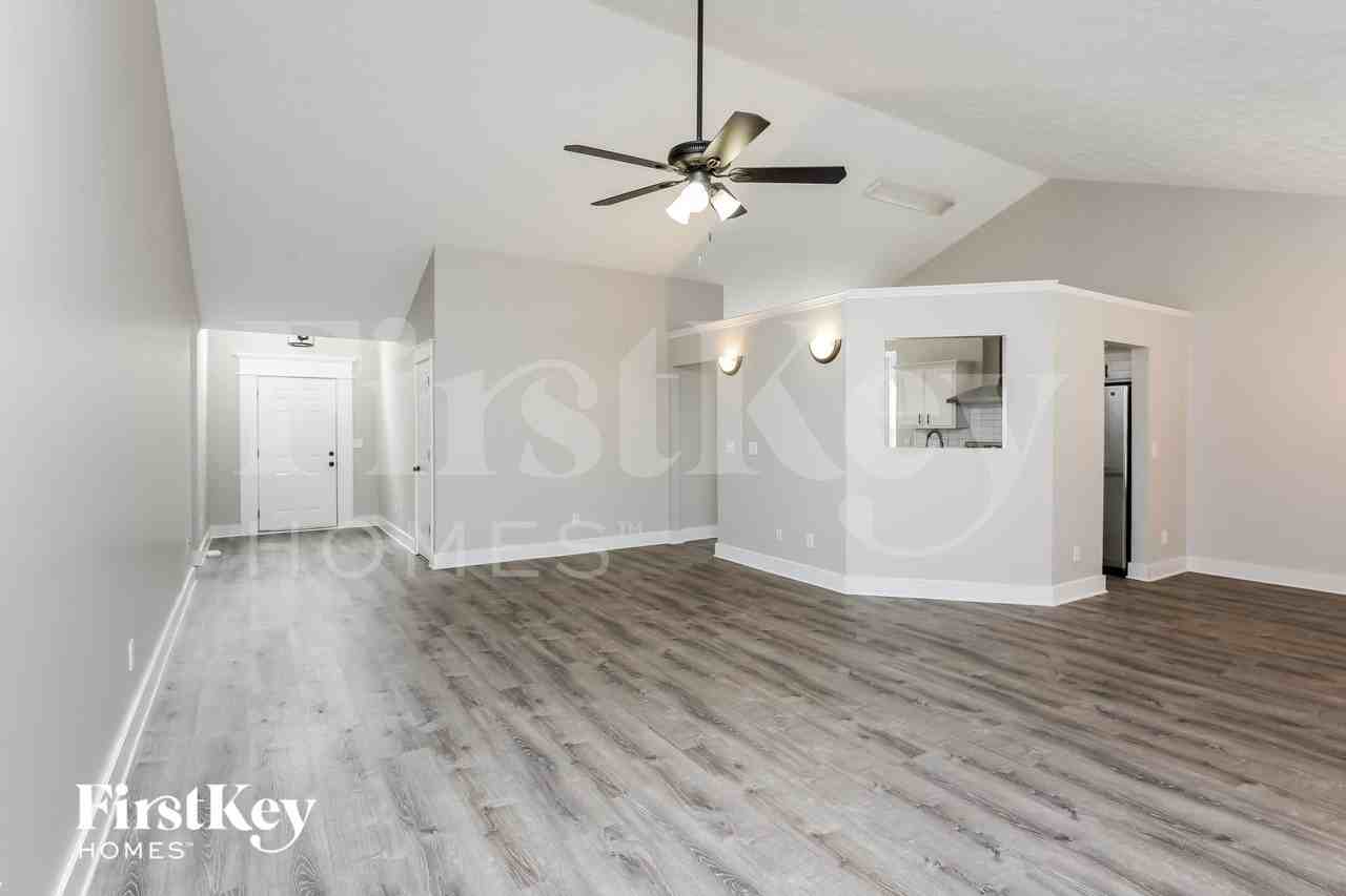 6247 Highgrove Dr - Photo 3 of 15