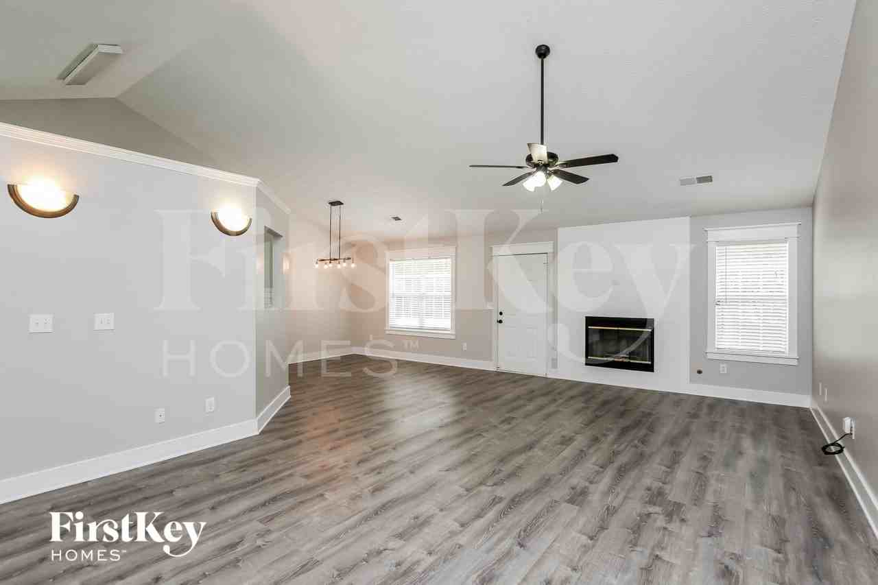 6247 Highgrove Dr - Photo 4 of 15
