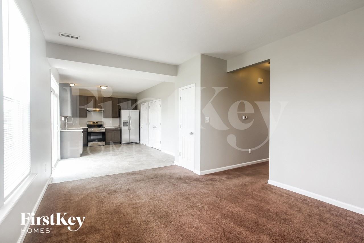 7847 Danube St - Photo 5 of 19