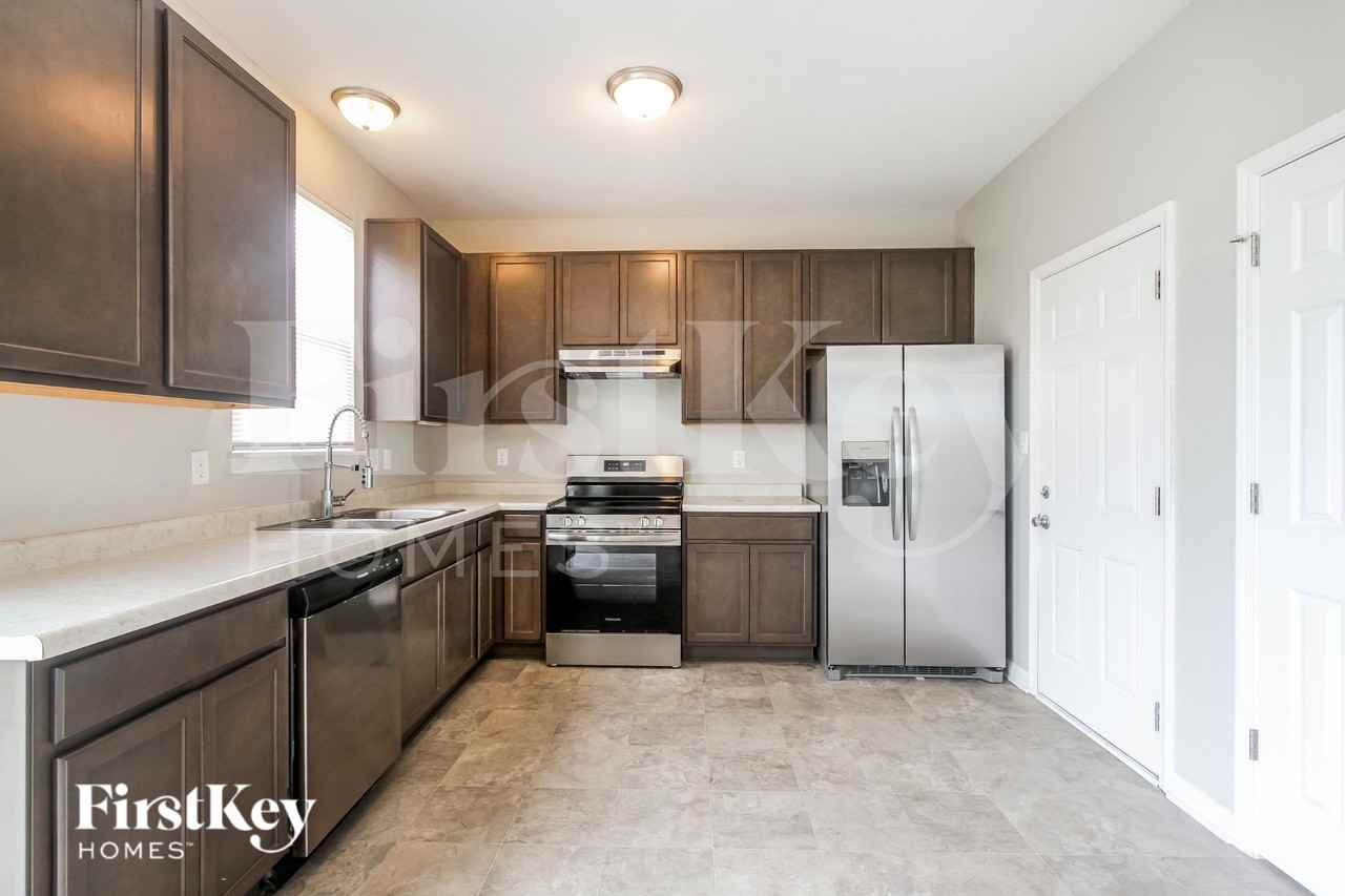 7847 Danube St - Photo 6 of 19