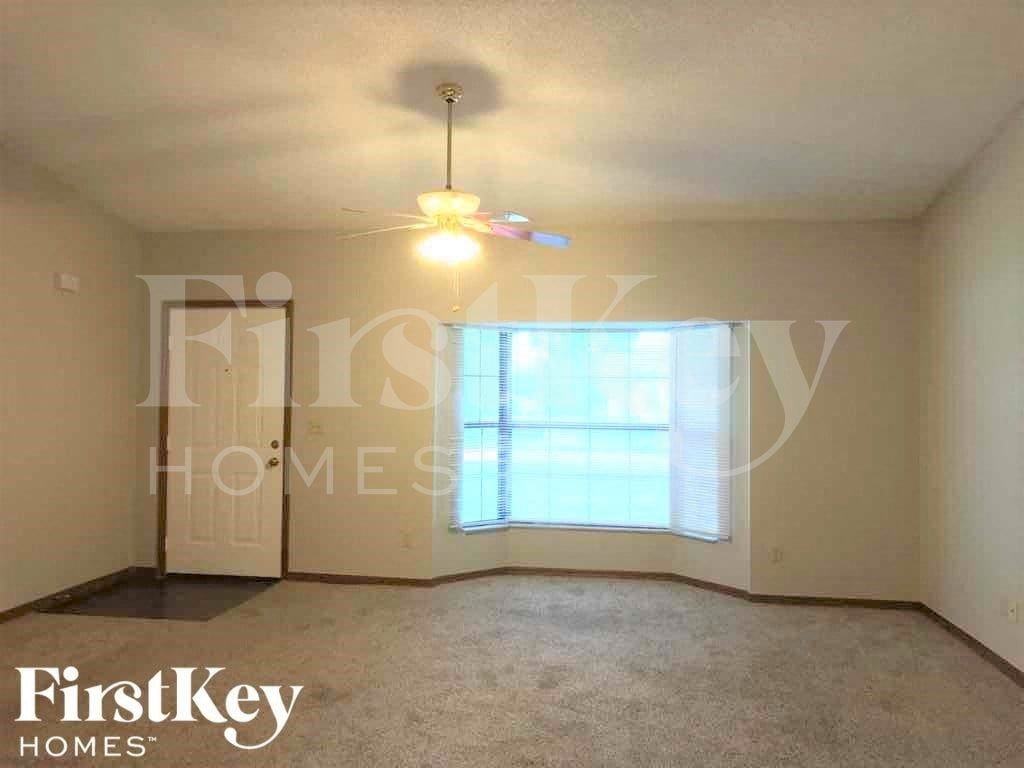 742 Eunice St - Photo 3 of 23