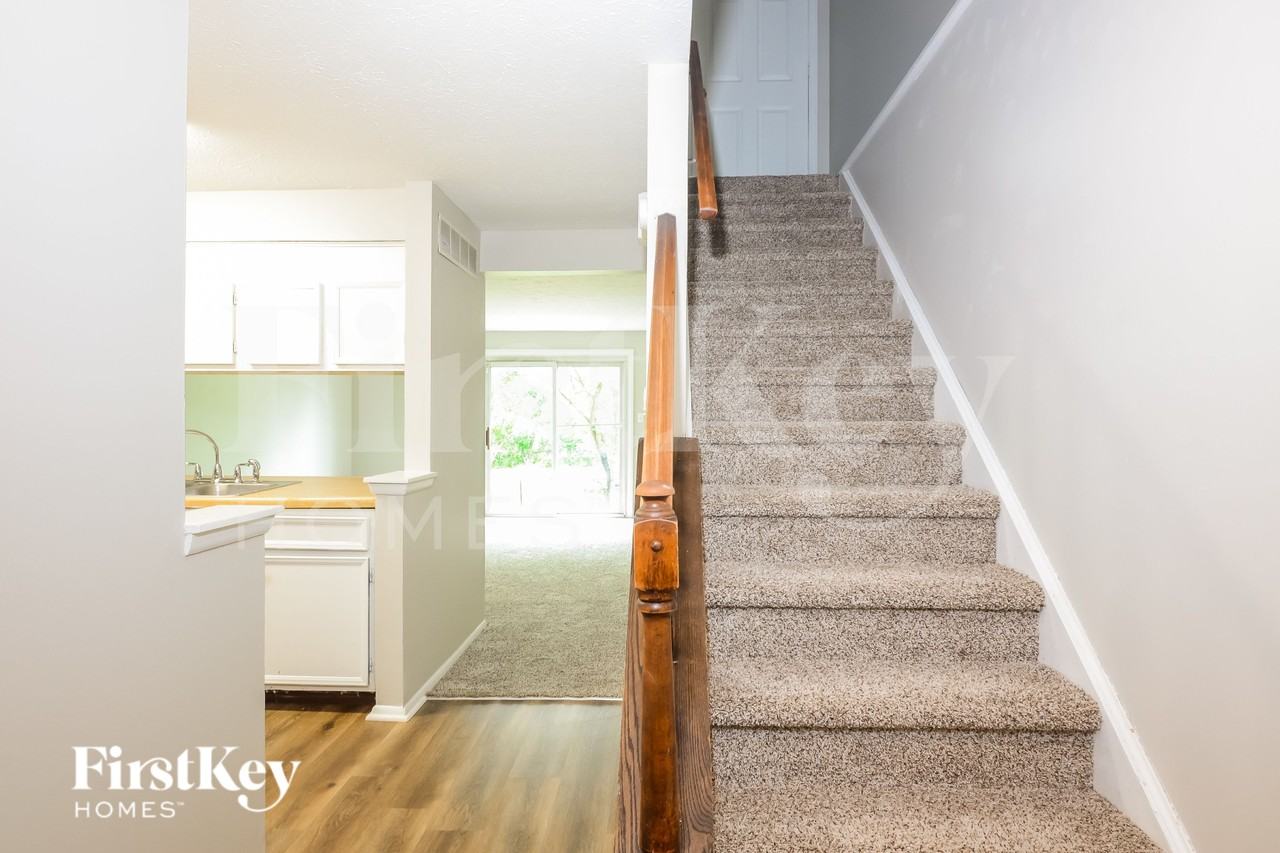 6847 Cross Key Dr - Photo 3 of 16