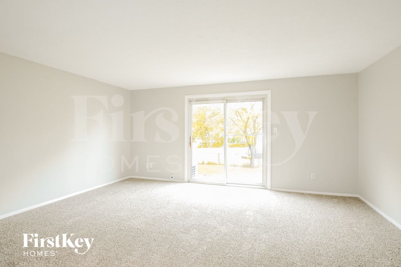 6847 Cross Key Dr - Photo 4 of 16
