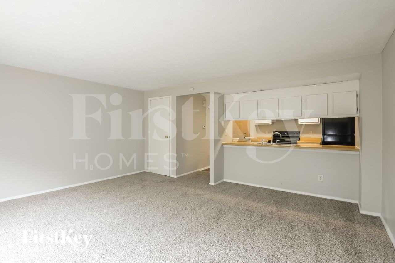 6847 Cross Key Dr - Photo 5 of 16