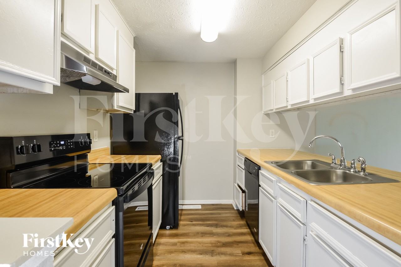 6847 Cross Key Dr - Photo 7 of 16