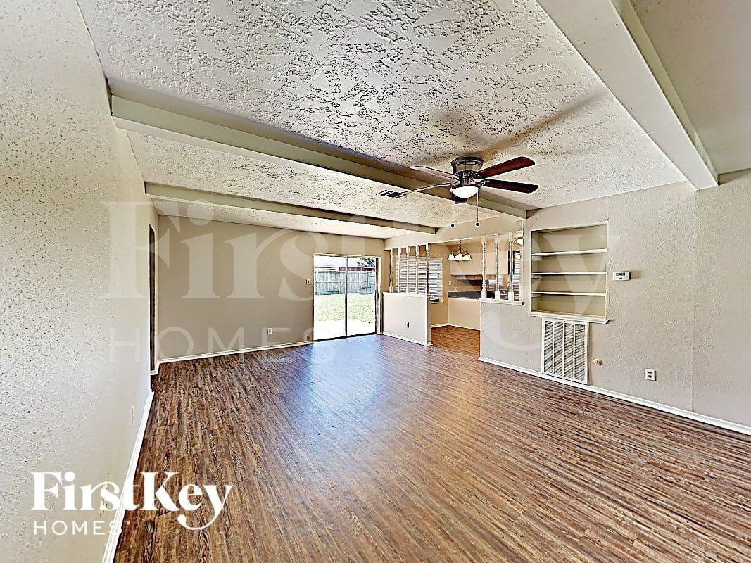 6803 Stiller Dr - Photo 3 of 17