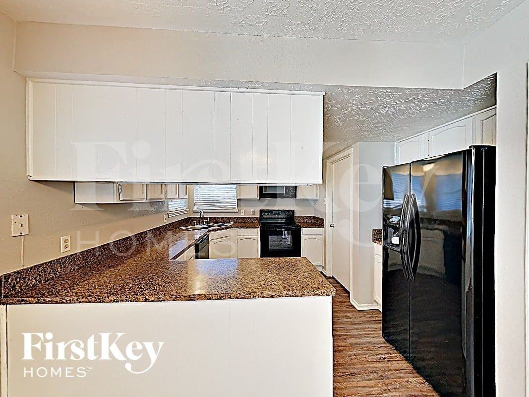 6803 Stiller Dr - Photo 5 of 17