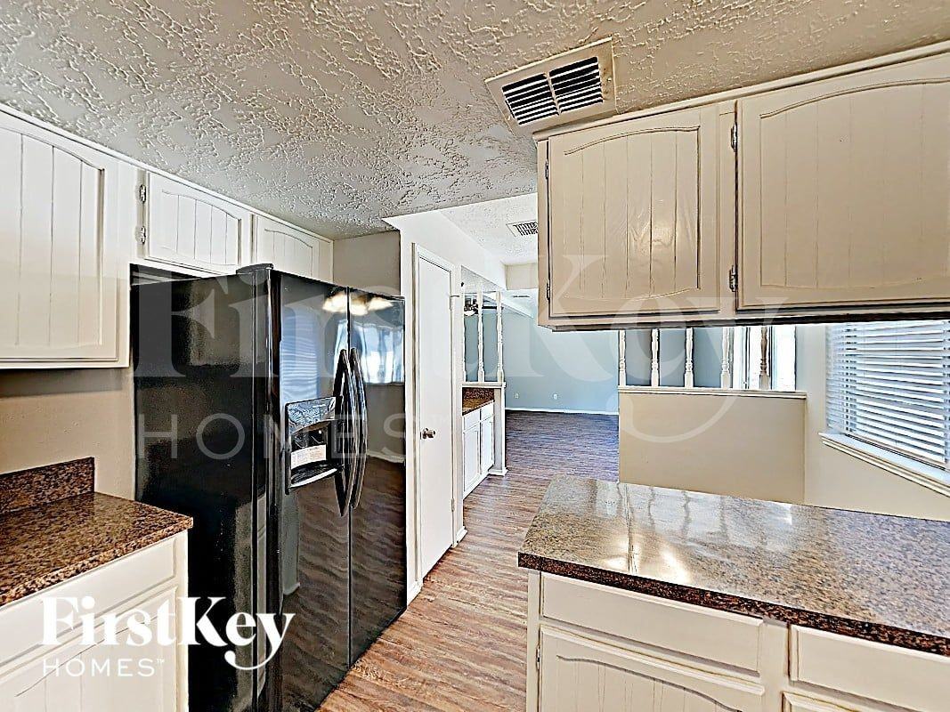 6803 Stiller Dr - Photo 6 of 17