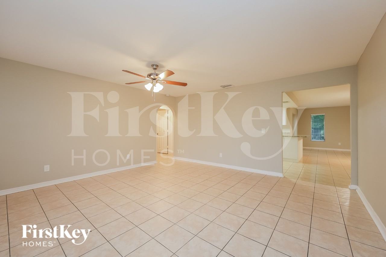 3752 Sw Santa Barbara Pl - Photo 3 of 16