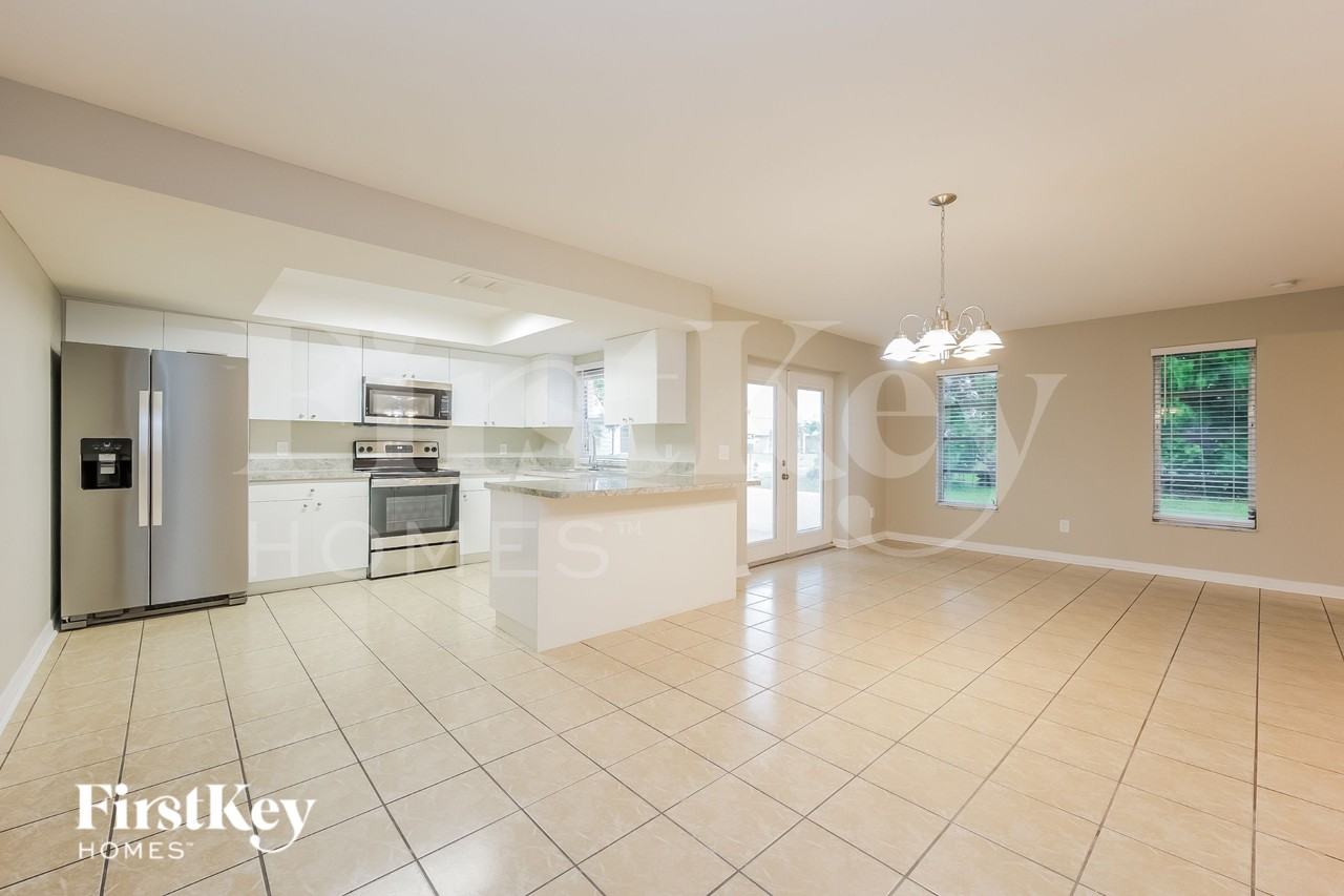 3752 Sw Santa Barbara Pl - Photo 5 of 16