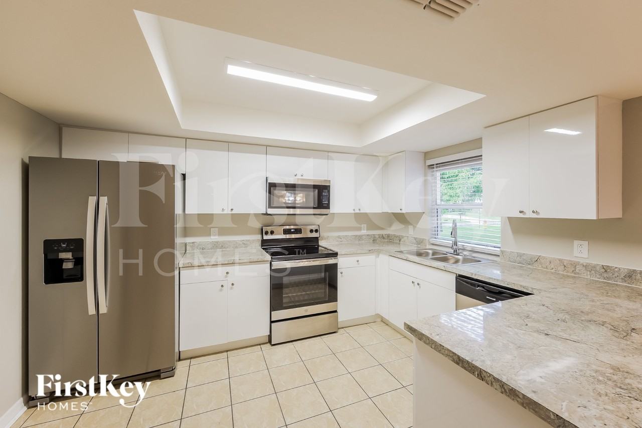 3752 Sw Santa Barbara Pl - Photo 6 of 16