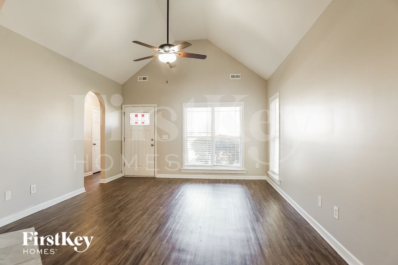 193 Creekstone Trl - Photo 3 of 16