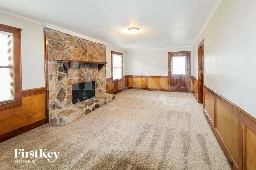 1739 Killian Hill Rd Sw - Photo 2 of 16