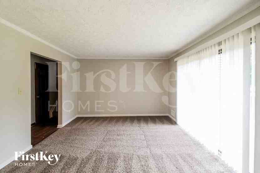 1739 Killian Hill Rd Sw - Photo 3 of 16